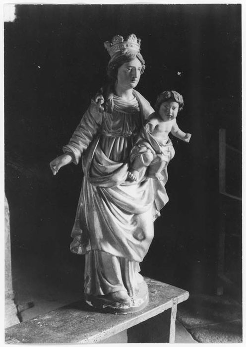 statue : Vierge couronnée à l'Enfant