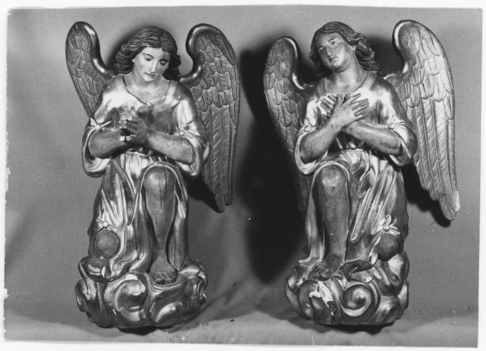 Deux statues : Anges adorateurs