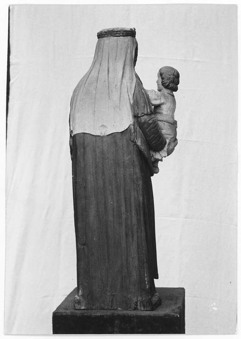 statue : Vierge à l'Enfant (revers) - © Ministère de la Culture (France), Médiathèque du patrimoine et de la photographie, diffusion GrandPalaisRmn Photo