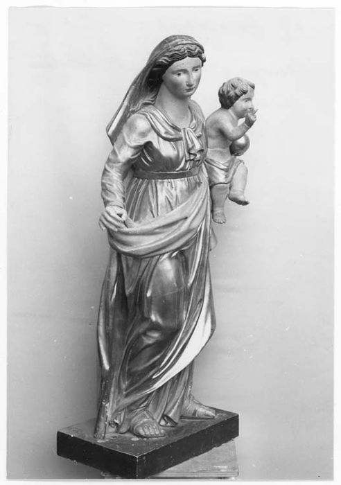 statue : Vierge à l'Enfant