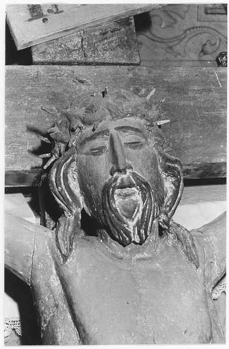 Statue : Christ en croix