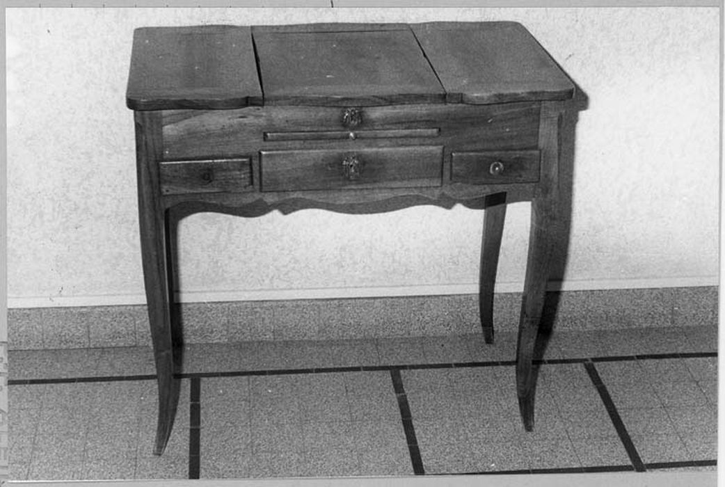 table de toilette - © Ministère de la Culture (France), Médiathèque du patrimoine et de la photographie, diffusion GrandPalaisRmn Photo