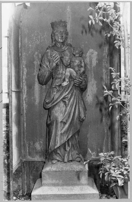 statue : Vierge à l'Enfant dite au raisin - © Ministère de la Culture (France), Médiathèque du patrimoine et de la photographie, diffusion GrandPalaisRmn Photo