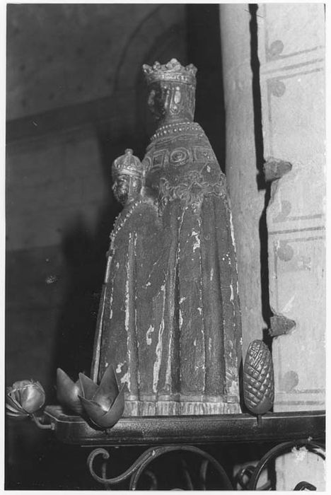 statue : Vierge noire à l'Enfant dite Notre-Dame du Puy, profil gauche