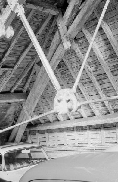 Hangar recouvrant le jardin côté rue Elzévir et servant de garage (détruit), intérieur : charpente, noeud d'assemblage métallique