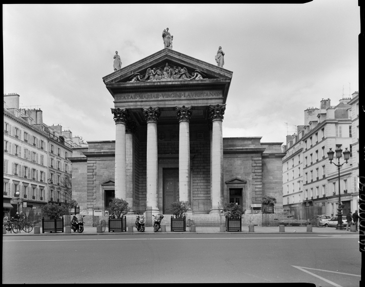 Façade de l’église sur la place