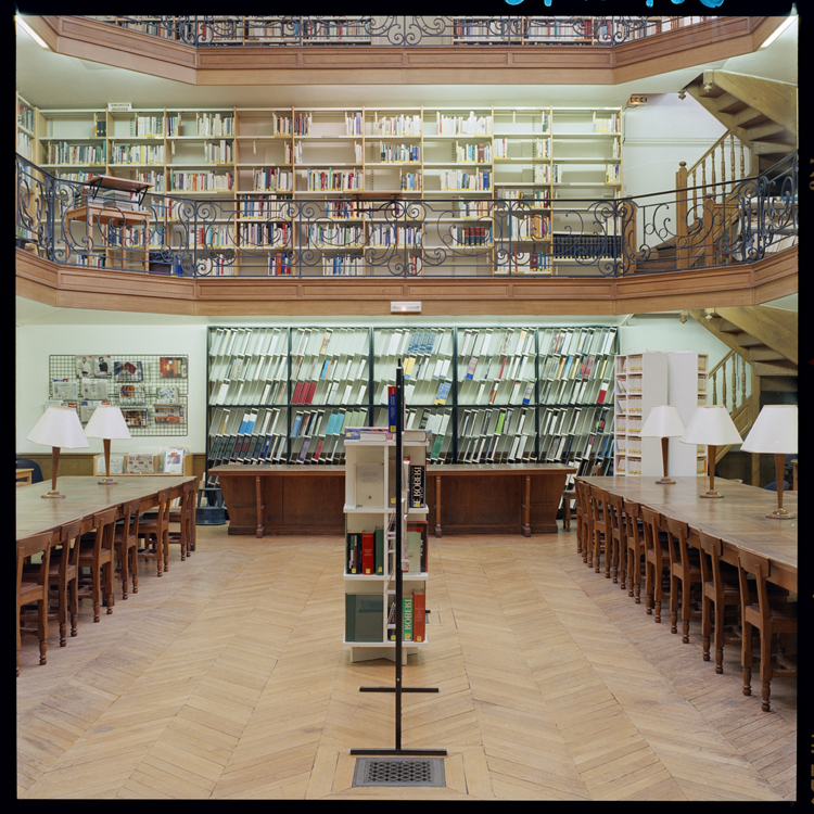 Bibliothèque : salle de lecture