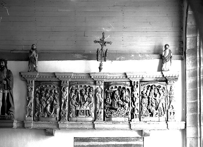 Panneaux de retable en bois sculpté et peint : Scènes de la Passion