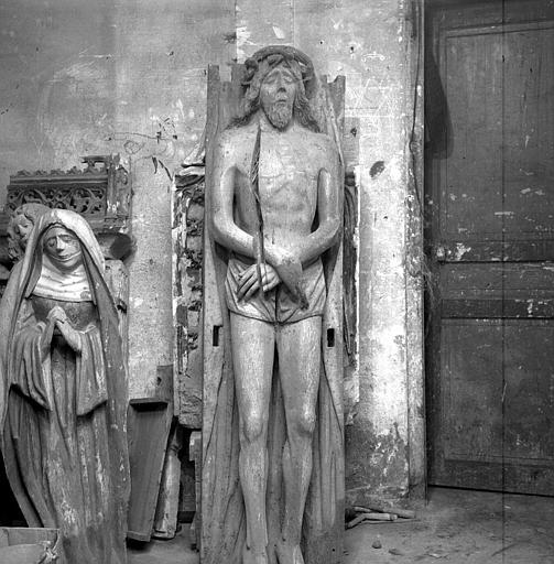 Groupe en bois de la Mise au tombeau, le Christ et la Vierge