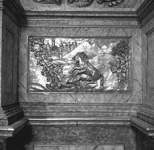 Retable, bas-relief : 'La conversion de saint Paul', bois sculpté, doré ; après restauration