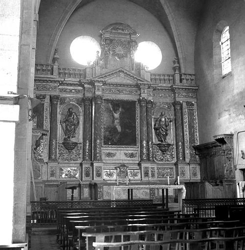 Autel, retable, statues (2), tableau : 'Christ en croix', 'Saint Paul', Saint Pierre', retable architecturé ; après restauration