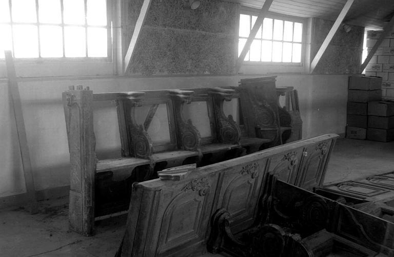 Stalles en bois sculpté, éléments divers