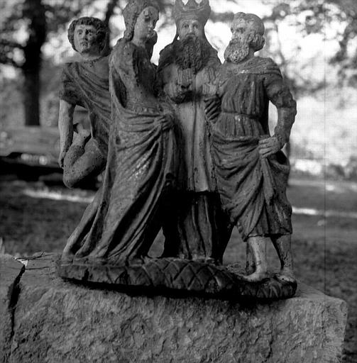 Retable, groupe sculpté : 'Le mariage de Marie et Joseph', bois sculpté, peint, doré ; en cours de restauration