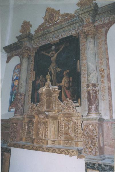 devant d'autel, tabernacle, retable, tableau : Christ en croix entre la Vierge et saint Jean, sainte Catherine et Madeleine, vue générale - © Ministère de la Culture (France), Médiathèque du patrimoine et de la photographie (objets mobiliers), tous droits réservés