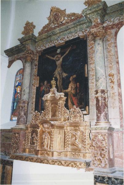 devant d'autel, tabernacle, retable, tableau : Christ en croix entre la Vierge et saint Jean, sainte Catherine et Madeleine, vue générale - © Ministère de la Culture (France), Médiathèque du patrimoine et de la photographie (objets mobiliers), tous droits réservés