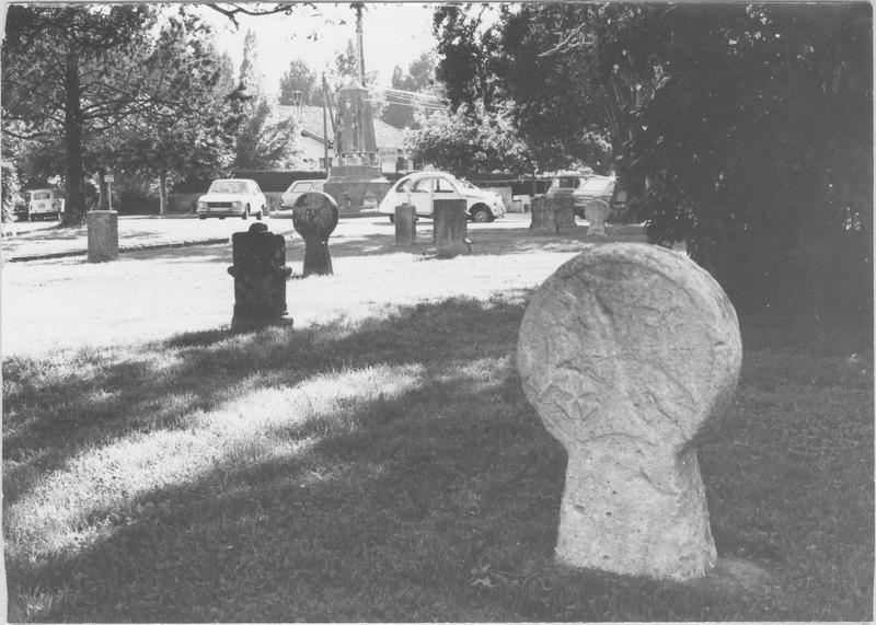 monuments sépulcraux, vue partielle
