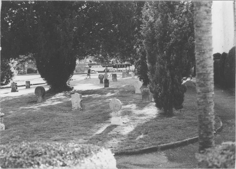 monuments sépulcraux, vue partielle