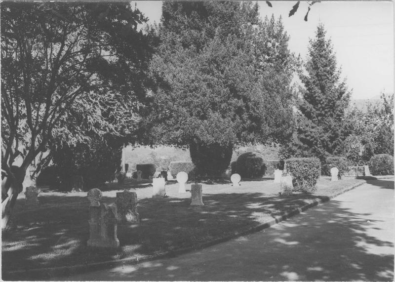 monuments sépulcraux, vue partielle
