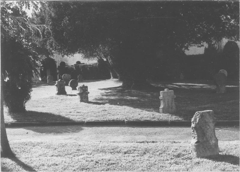 monuments sépulcraux, vue partielle