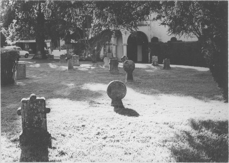monuments sépulcraux, vue partielle