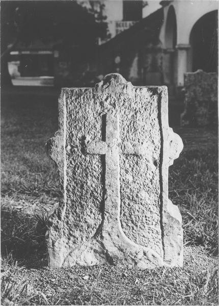 stèle tabulaire, revers, vue générale