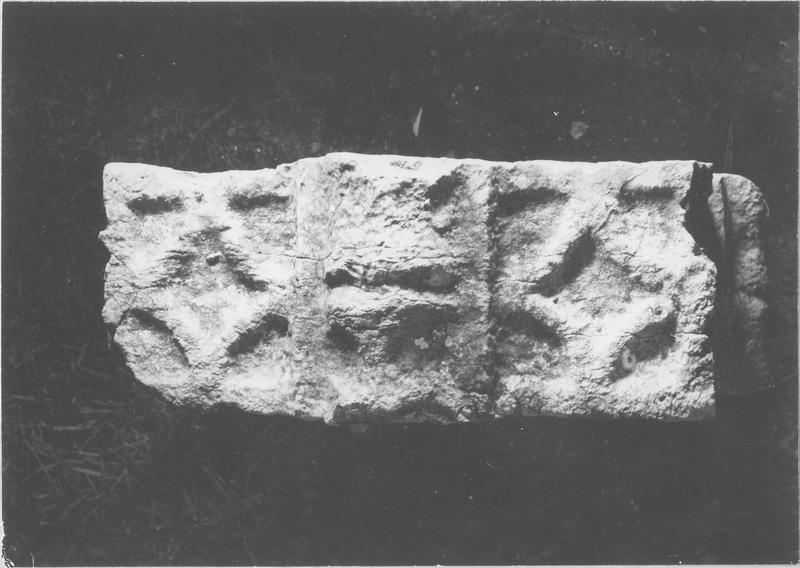 stèle tabulaire, vue générale du dessus