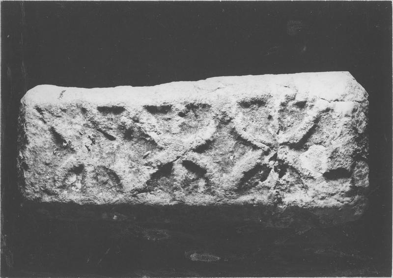 stèle tabulaire, vue générale du dessus