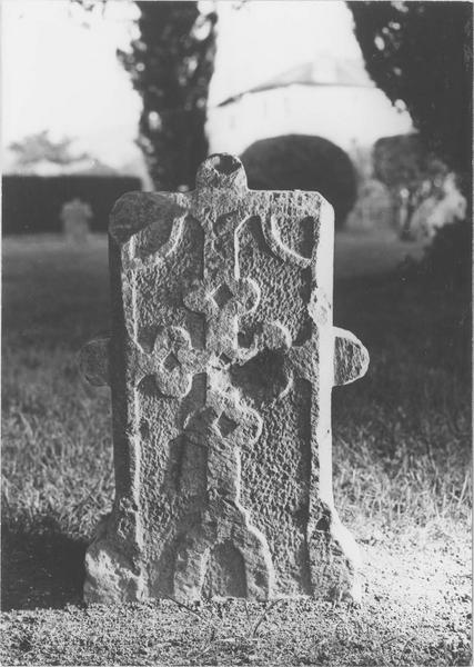 stèle tabulaire, revers, vue générale