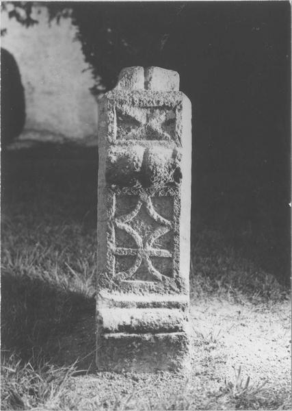 stèle tabulaire, vue générale du profil