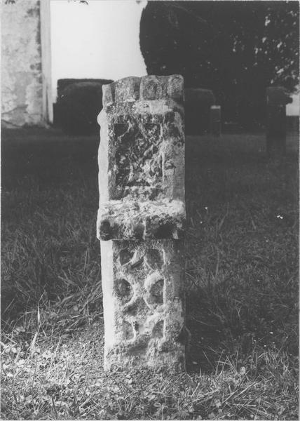stèle tabulaire, vue générale du profil