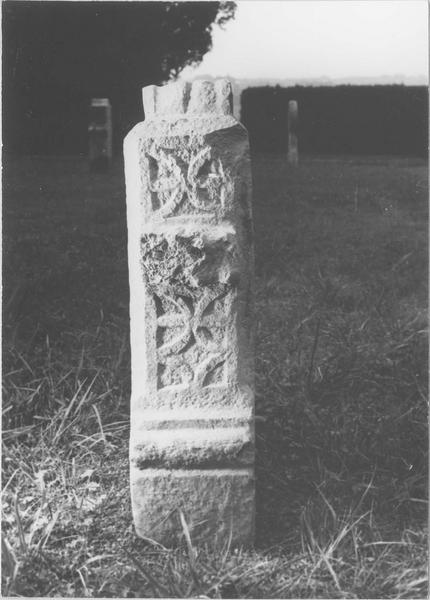 stèle tabulaire, vue générale du profil