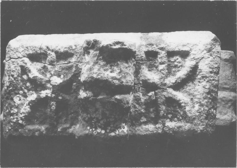 stèle tabulaire, vue générale du dessus