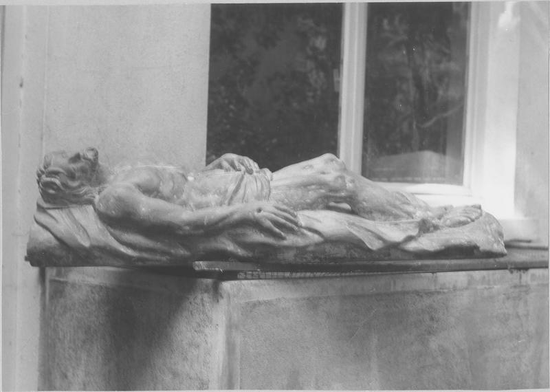 statue : Christ gisant, vue générale - © Ministère de la Culture (France), Médiathèque du patrimoine et de la photographie (objets mobiliers), tous droits réservés