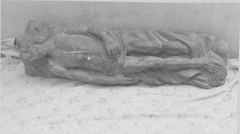 statue : Christ gisant, vue générale - © Ministère de la Culture (France), Médiathèque du patrimoine et de la photographie (objets mobiliers), tous droits réservés