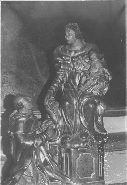 groupe sculpté : Jean de Prado en adoration devant la Vierge et l'enfant Jésus, vue générale - © Ministère de la Culture (France), Médiathèque du patrimoine et de la photographie (objets mobiliers), tous droits réservés