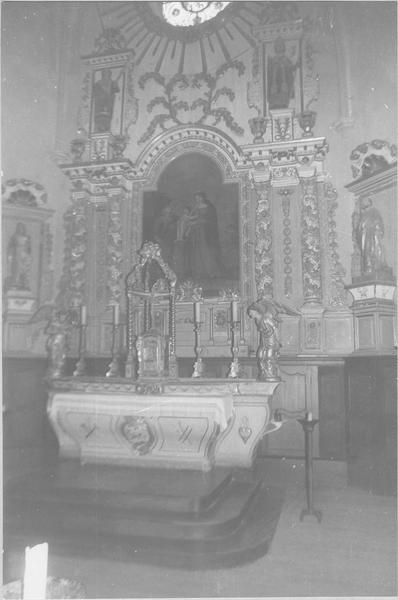 autel, retable, tabernacle, gradin d'autel, dais d'autel, tableau : Sainte Famille (maître-autel), vue générale - © Ministère de la Culture (France), Médiathèque du patrimoine et de la photographie (objets mobiliers), tous droits réservés