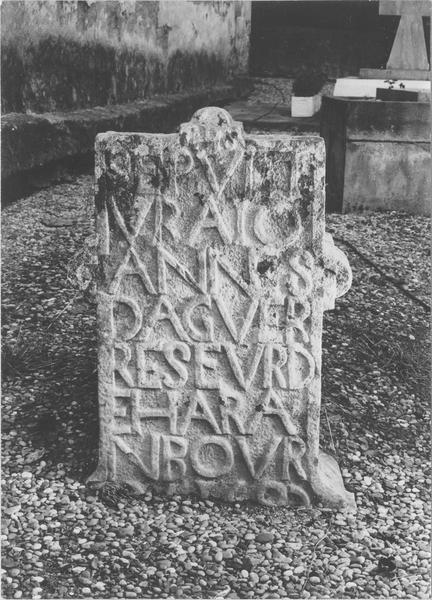 stèle tabulaire, revers, vue générale - © Ministère de la Culture (France), Médiathèque du patrimoine et de la photographie (objets mobiliers), tous droits réservés