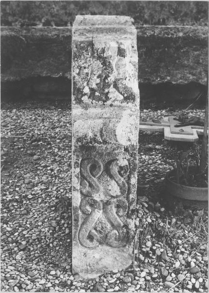 stèle tabulaire, profil, vue générale - © Ministère de la Culture (France), Médiathèque du patrimoine et de la photographie (objets mobiliers), tous droits réservés