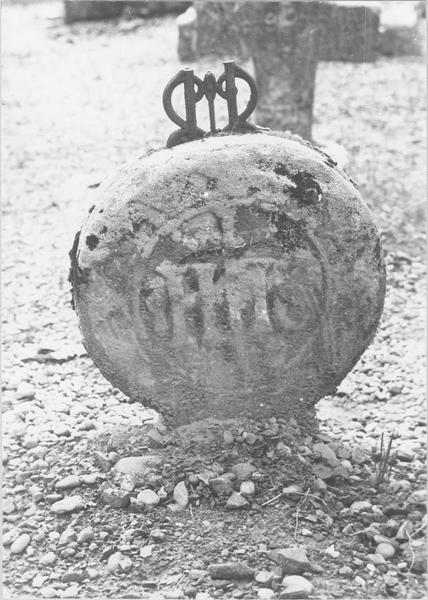 stèle discoïdale, avers, vue générale - © Ministère de la Culture (France), Médiathèque du patrimoine et de la photographie (objets mobiliers), tous droits réservés