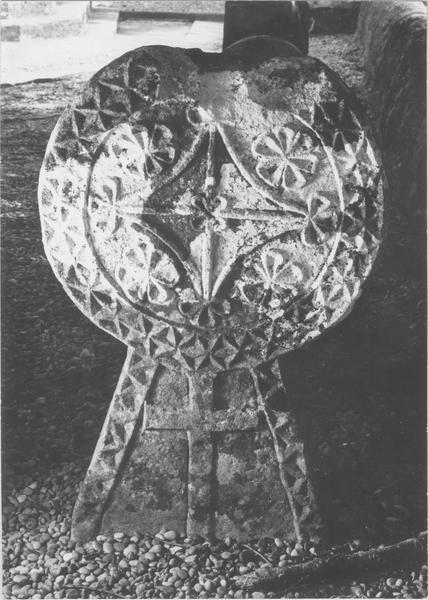 stèle discoïdale, avers, vue générale - © Ministère de la Culture (France), Médiathèque du patrimoine et de la photographie (objets mobiliers), tous droits réservés