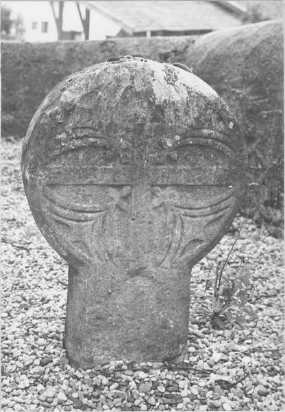 stèle discoïdale, avers, vue générale - © Ministère de la Culture (France), Médiathèque du patrimoine et de la photographie (objets mobiliers), tous droits réservés