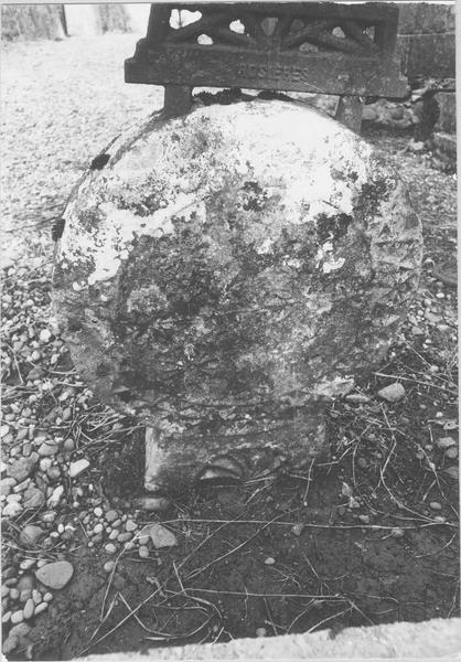 stèle discoïdale, avers, vue générale - © Ministère de la Culture (France), Médiathèque du patrimoine et de la photographie (objets mobiliers), tous droits réservés