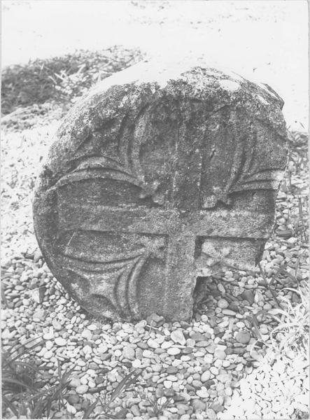 stèle discoïdale, avers, vue générale - © Ministère de la Culture (France), Médiathèque du patrimoine et de la photographie (objets mobiliers), tous droits réservés