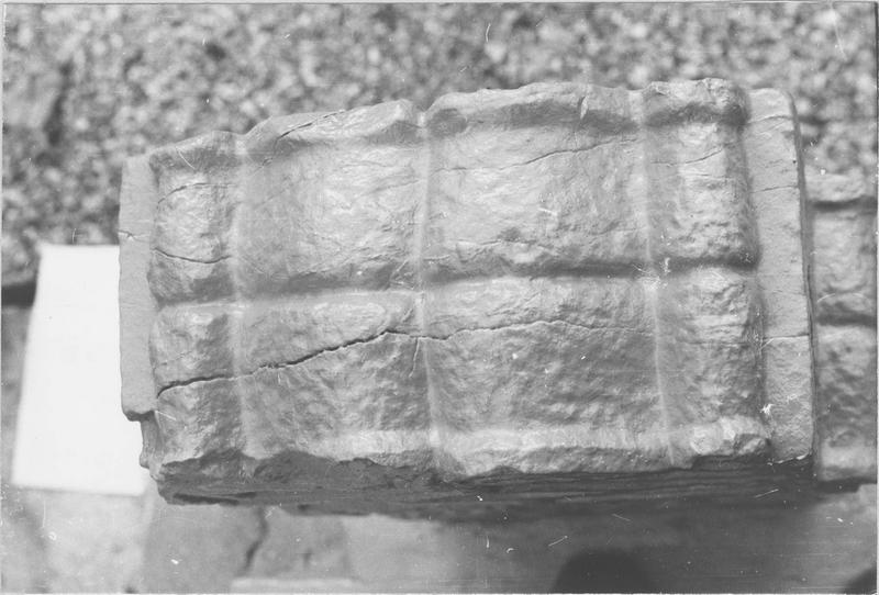 stèle tabulaire, vue générale du dessus - © Ministère de la Culture (France), Médiathèque du patrimoine et de la photographie (objets mobiliers), tous droits réservés