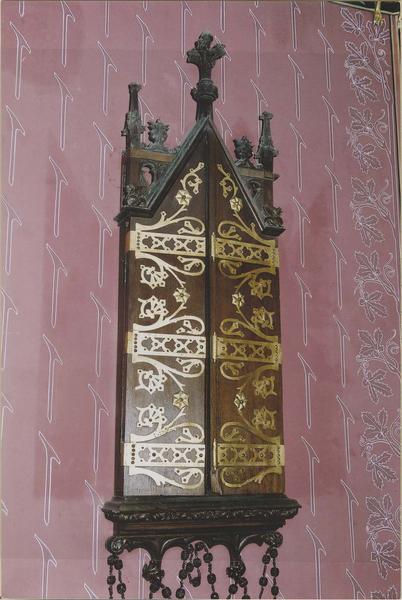 armoire à reliquaires, battants fermés, vue générale - © Ministère de la Culture (France), Médiathèque du patrimoine et de la photographie (objets mobiliers), tous droits réservés