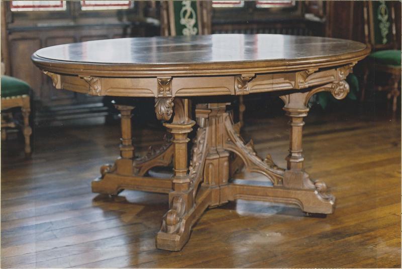 table, vue générale - © Ministère de la Culture (France), Médiathèque du patrimoine et de la photographie (objets mobiliers), tous droits réservés