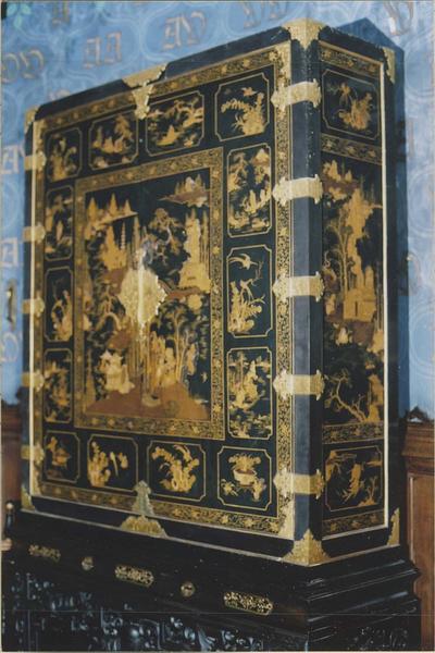 armoire chinoise à deux portes, vue générale