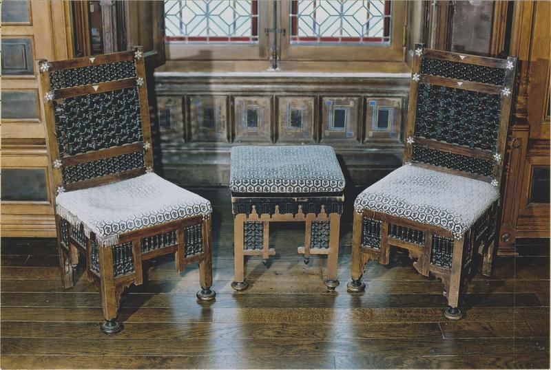 chaises basses et tabouret, vue générale - © Ministère de la Culture (France), Médiathèque du patrimoine et de la photographie (objets mobiliers), tous droits réservés