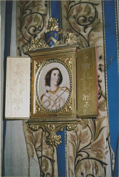 tableau et son cadre : portrait en buste de Virginie Abbadie, vue générale - © Ministère de la Culture (France), Médiathèque du patrimoine et de la photographie (objets mobiliers), tous droits réservés