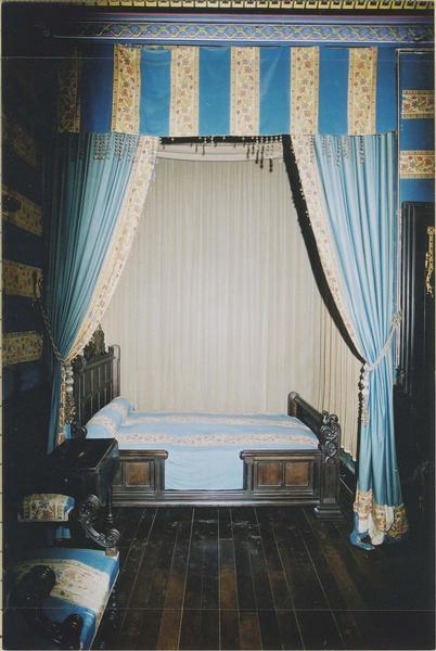 lit de bout, vue générale - © Ministère de la Culture (France), Médiathèque du patrimoine et de la photographie (objets mobiliers), tous droits réservés